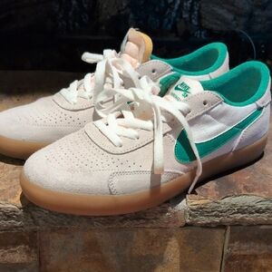 Nike Unisex Cream and Green Sneakers